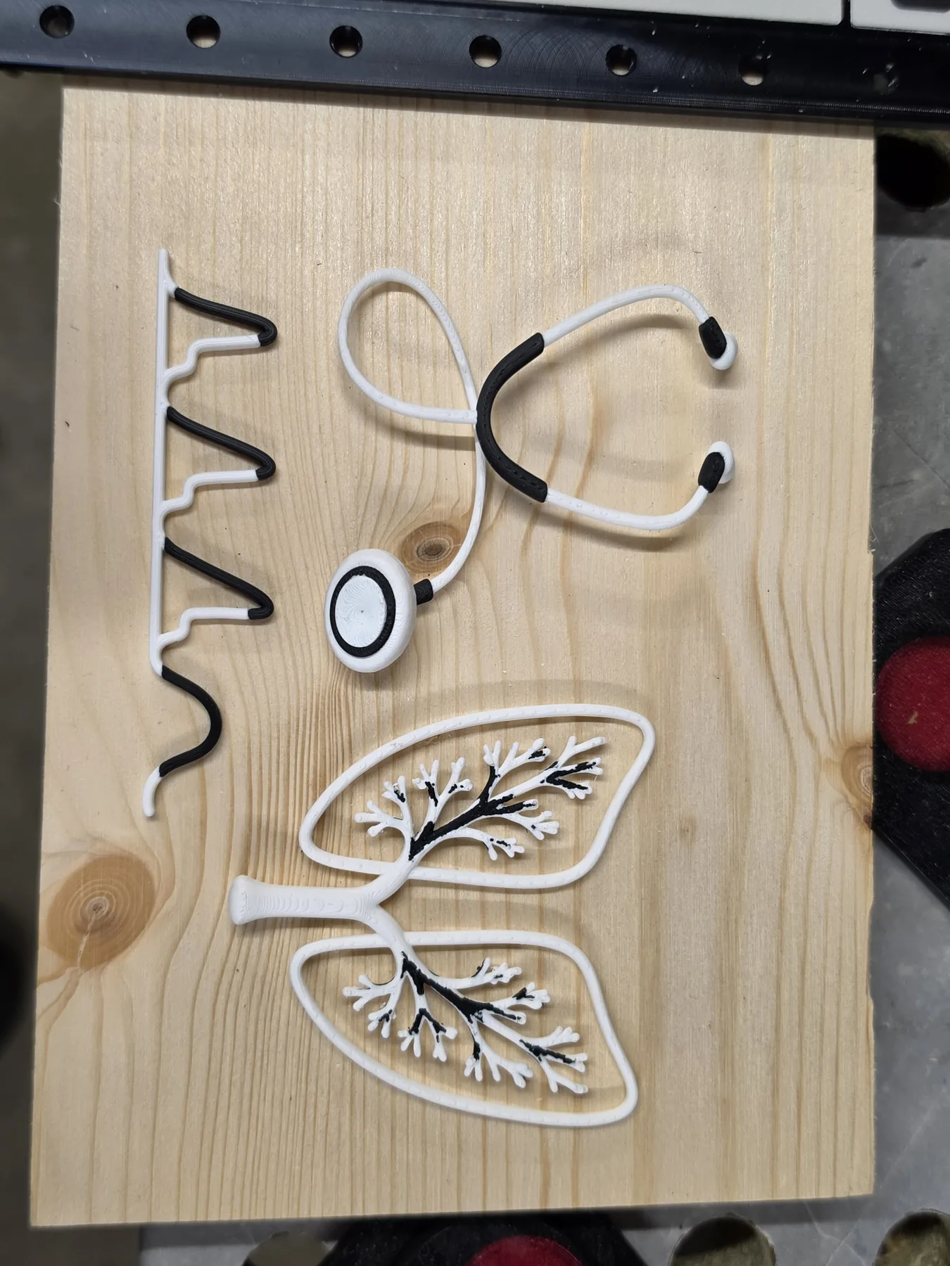 Décor en relief imprimé en 3D avec poumons et stéthoscope
